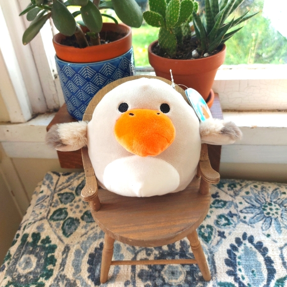 5" Deniz the Pelican Squishmallow - Picture 2 of 8